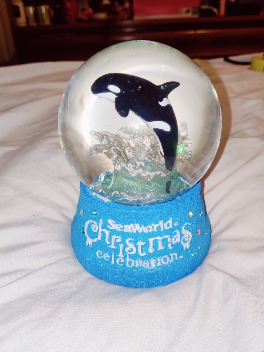 SeaWorld Snow Globe - 2021 Sea World Sea Life Logo (Fair Condition See Pics!!)